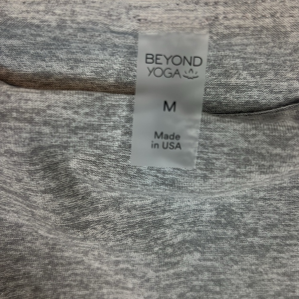 New Beyond Yoga Women’s Size Medium Made in USA Gray Sleeveless Top - Picture 3 of 4